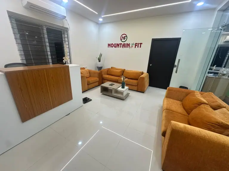 Mountain Fit reception and waiting lounge